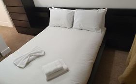 Amazing 2 Beds 2 Baths 10 Minutes To London Bridge